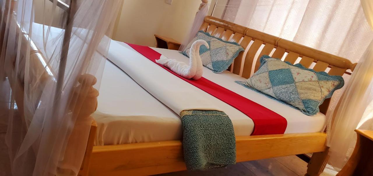 La Feve Beach Bed And Breakfast Entebbe Exterior photo