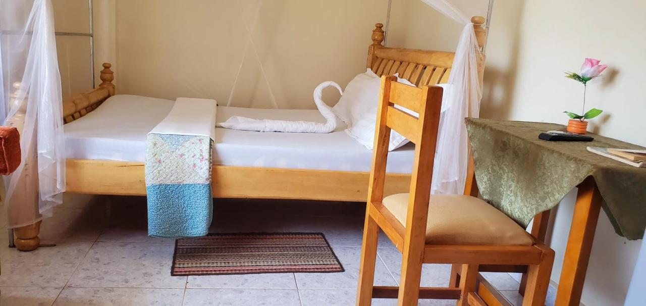 La Feve Beach Bed And Breakfast Entebbe Exterior photo