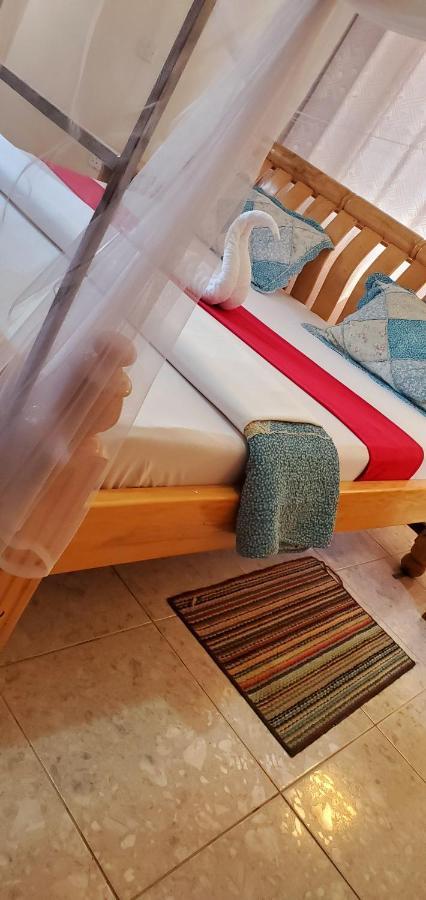La Feve Beach Bed And Breakfast Entebbe Exterior photo