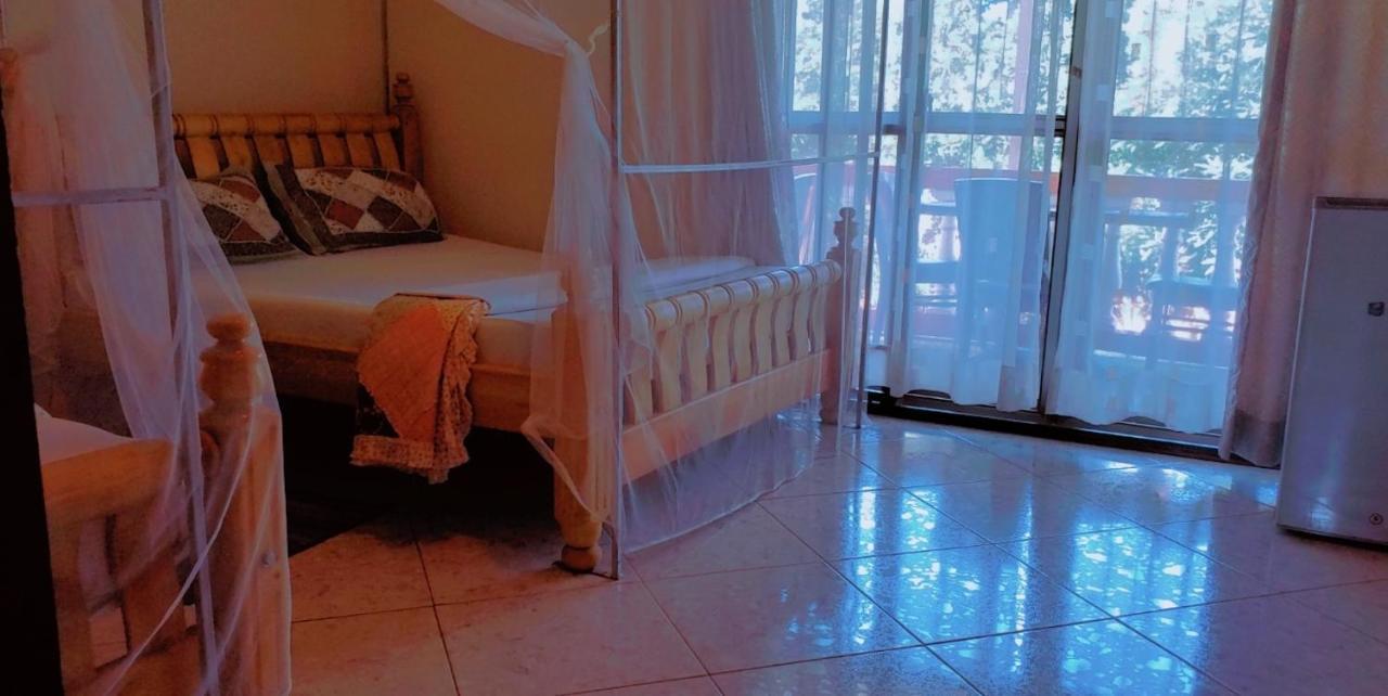 La Feve Beach Bed And Breakfast Entebbe Exterior photo